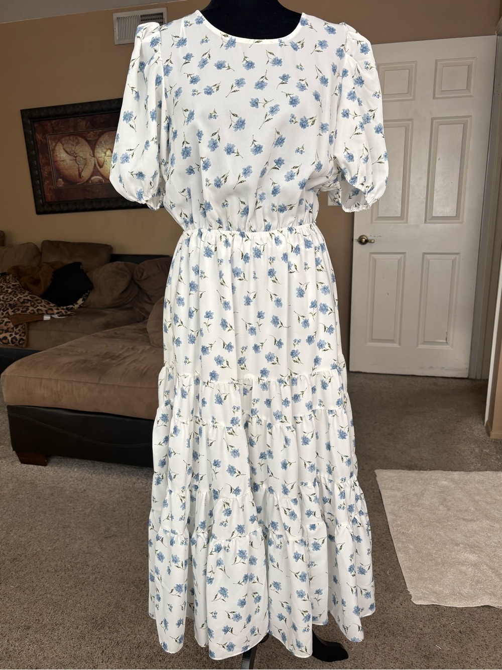 Calista White & Blue Floral Tiered Puff-Sleeve Maxi Dress size Medium